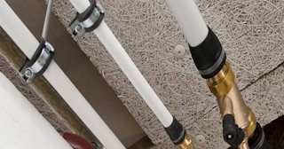 Замена труб водоснабжения в квартире: цена от 2071 руб. - СантехДомКтл